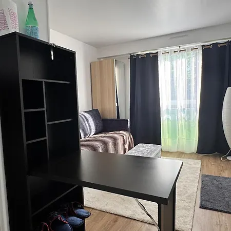Studio In Paris For 2 People Appartamento *